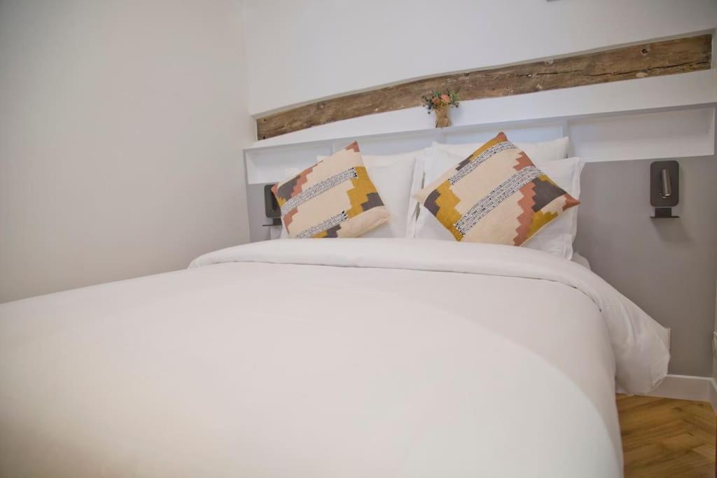Fully Renovated Historic Apt In Heart Mouffetard Paris Exterior photo
